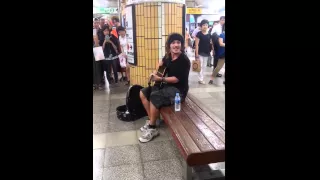 This American Surprised Everyone In This Korean Subway Station
