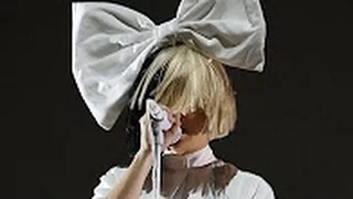 Sia's Face Accidentally Revealed During Windy Concert