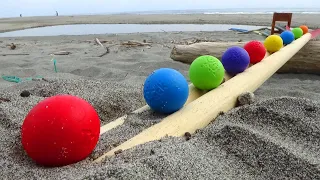 Marble run outdoors ☆ Rain gutter + natural object course [sandy beach & puddle]