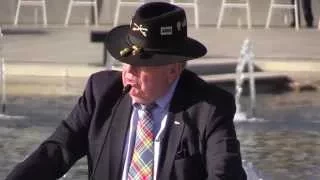 Joseph L. Galloway speaks at the National World War II Memorial