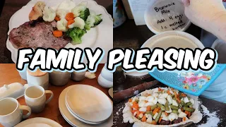 FAMILY PLEASING MEALS OF THE WEEK | Venison Pot Pie | Grilled Pork Chops | Savory Chicken Sandwiches