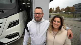 Lydia und Markus (47) GANZ AUFGEREGT: Das erste Mal sehen sie ihr neues WOHNMOBIL MORELO LINER.