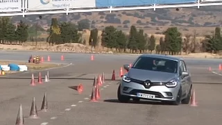 Renault Clio 1.5 dCi 90 EDC 2016 - Maniobra de esquiva (moose test) y eslalon | km77.com