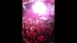 KORN BLIND LIVE IN PARADISO 20 MARCH 2012 MOSH PIT BUILD UP