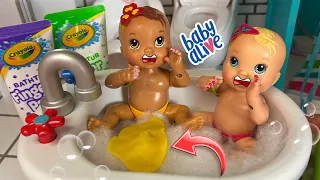 BABY ALIVE Newborn Twins have a accident in the Bath! 😰