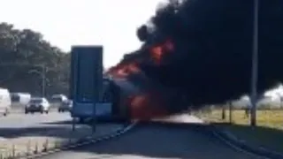 MyCiti bus in flames on N2 Highway in Cape Town | NEWS IN A MINUTE