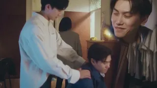Qian secretly happy when he finally saw Yuan. Qian can't hide his love and flirt him