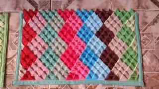 Tapete de retalhos de malha ou percal em tecidos com bico simples e composê de cores