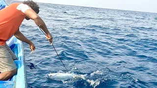 Catching Giant Trevally Fish, Barracuda Fish & Diamond Trevally in the Sea