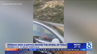 Video: Tesla drivers appears asleep behind the wheel