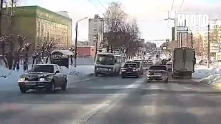 Врезался в автобус и в Мицубиси  ДТП на Московской