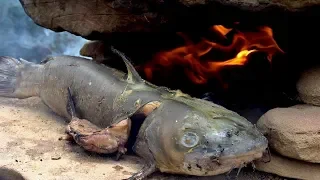 Rock Oven Cooking Catfish Using Primitive Technology!