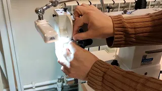Как заправить верхнюю и нижнюю нить в рукавной швейной машине Juck#kozha40pro #заправканити