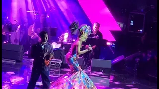 Vice Ganda kumanta at nakipagkulitan kay Darren Espanto sa D10 concert