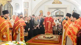 Пасхальная заутрення ,Крестный ход и Божественная литургия  Пасху  в Свято - Духовом  соборе Минска.