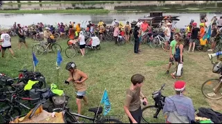 Pause déjeuner à la Creusille pour le Convoi de l’eau