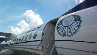 Chegada do avião do Palmeiras.