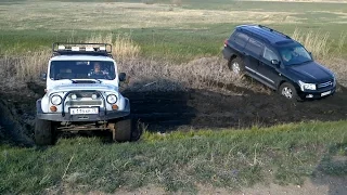 УАЗ и Land Cruiser 200 в канаве. Кто круче?