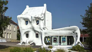 15 WEIRD HOUSES that look Totally Strange