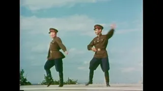 Soldados Soviéticos dançando Pagode Russo