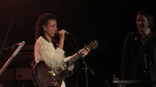 Ché Aimee Dorval LIVE The Crowned : Amersfoort, NL : "Fluor" : 2023-11-10 : FULL HD, 1080p50