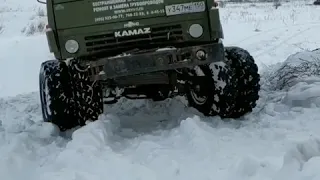 Вот это монстр!😨   КамАЗ-вездеход на гусеницах и со спаркой на переднем мосту!