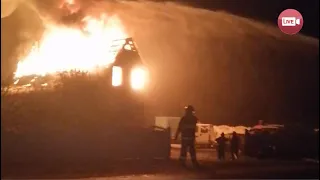 Подробности ночного пожара под Слонимом: в гараже сгорело два автомобиля...