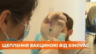 Щепленим вакциною Sinovac будуть видавати міжнародні сертифікати