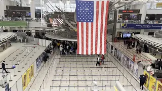 Aeroportos dos EUA tentam voltar à normalidade após dia caótico