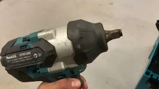 Makita DTW1002 - Máy siết bu lông siêu to khổng lồ khẩu 1/2.