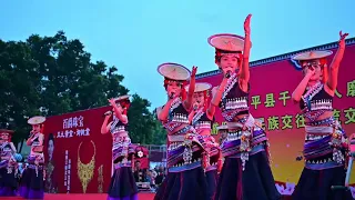 中国云南千桌万人宴。Thousand Tables and Ten Thousand People Banquet in Yunnan, China.