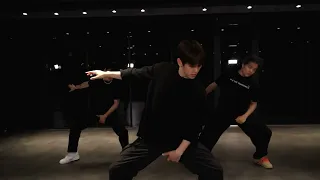 [mirrored] BAEKHYUN (백현) - ‘Bambi’ dance practice video