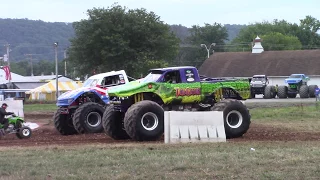 The Bloomsburg 4 Wheel Jamboree Monster Truck Racing: Bigfoot vs Tailgator