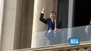 Festa scudetto, Zanetti fa esplodere piazza Duomo: «Forza Inter sempre, ti amo»