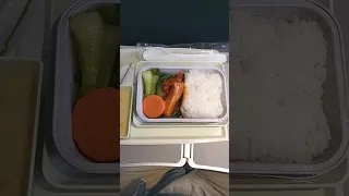 Bữa cơm trưa trên máy bay của Vietnam Airlines thế thôi