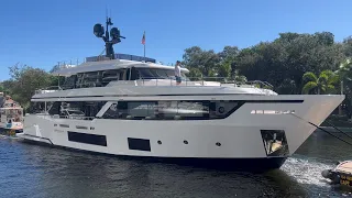 Ferretti Custom Line Navetta 30 Wolfpack