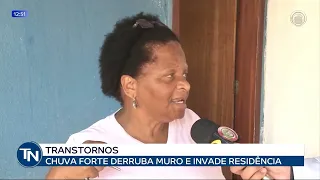 23-1-23 Chuva forte derruba muro e invade residência no Conjunto João Paz