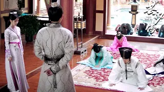 Yunxi is bullied by her stepmother, when the lord comes, they kneel on the ground in shock