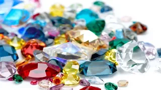 Birthstones by Month: All 12 Birthstone Colors & Meanings