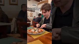 Как итальянцы проверяют пиццу🍕😳