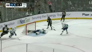 Thatcher Demko makes an AMAZING glove save vs Kings