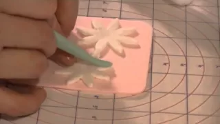 How to Make a Fondant Daisy