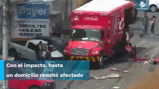 Camión embiste a cinco vehículos por quedarse sin frenos en Huixquilucan