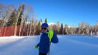 Стильный спуск на лыжах в Красной поляне