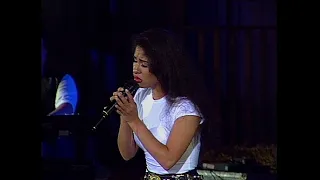 Selena - Como La Flor (LIVE) Super HQ