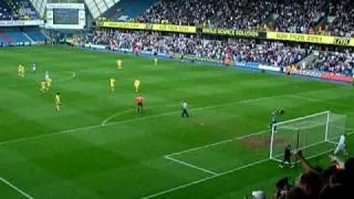 Millwall v Leeds, pitch invasion after the goal