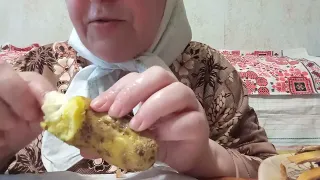 Ленивый обед😋 Мукбанг копчена селёдка картошка в мундирах