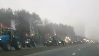 Колхозный агротрэш. Ябацьки на тракторах бороздят просторы Минска перед Маршем Народного Трибунала