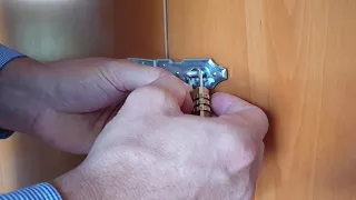 How to crack a combination lock with no tools