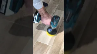 Pulizia fughe pavimento ultrarapida - ultra-fast cleaning floor leaks